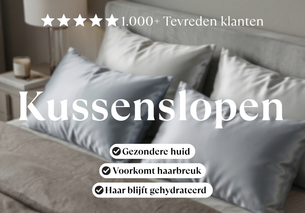 zijden kussenslopen collectie van lichtblauwe en witte zijden kussenslopen